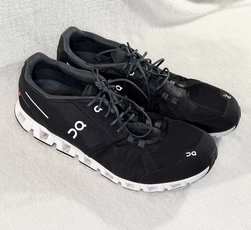 On Cloud 5 Men’s Black White Athletic Running Shoes Swiss Engineering, 13